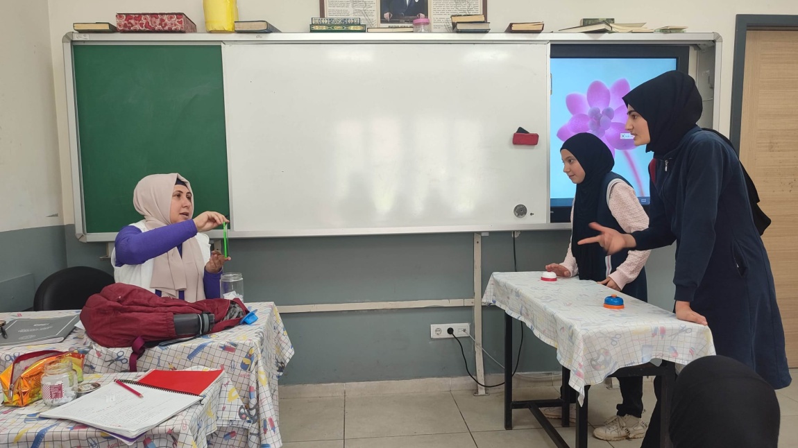 İNGİLİZCE KELİME YARIŞMASI YAPILDI.